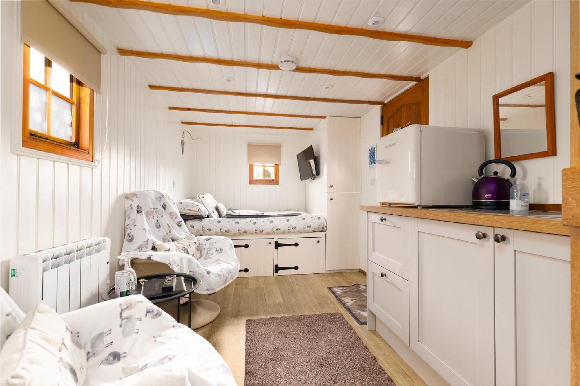 Shepherds Hut, West Ayton, Скарборо Экстерьер фото