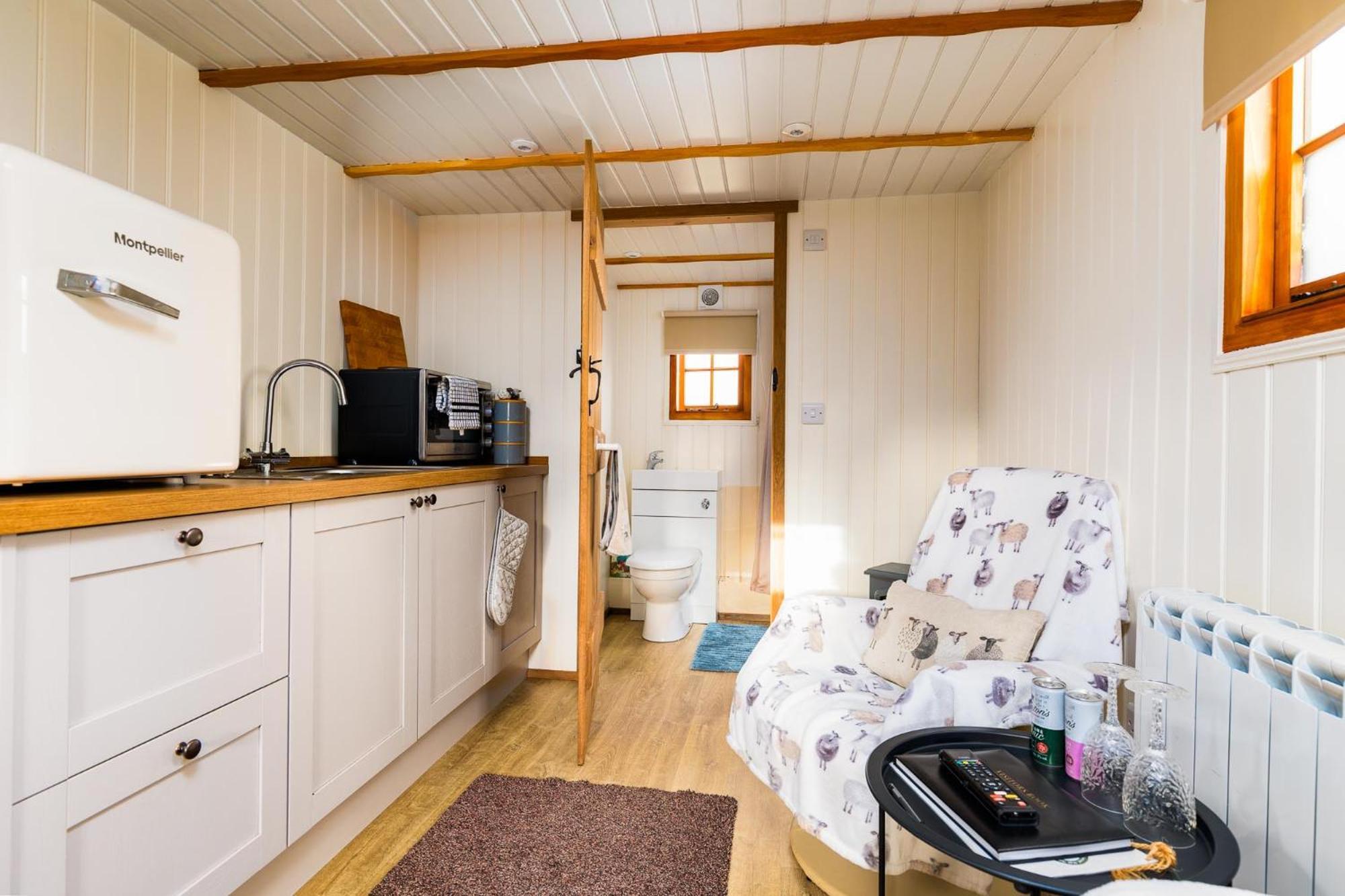 Shepherds Hut, West Ayton, Скарборо Экстерьер фото