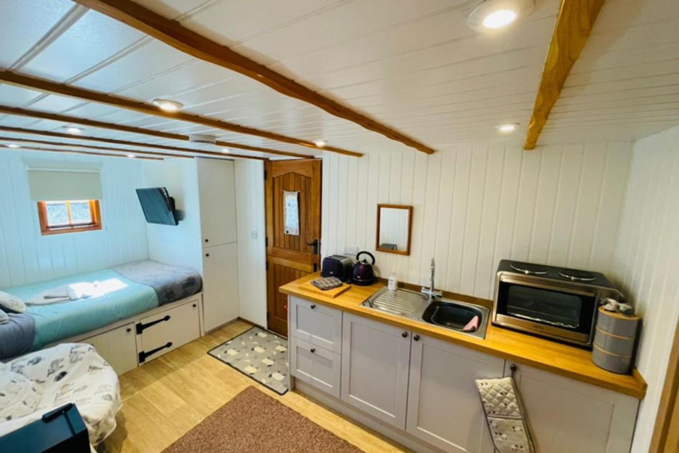 Shepherds Hut, West Ayton, Скарборо Экстерьер фото